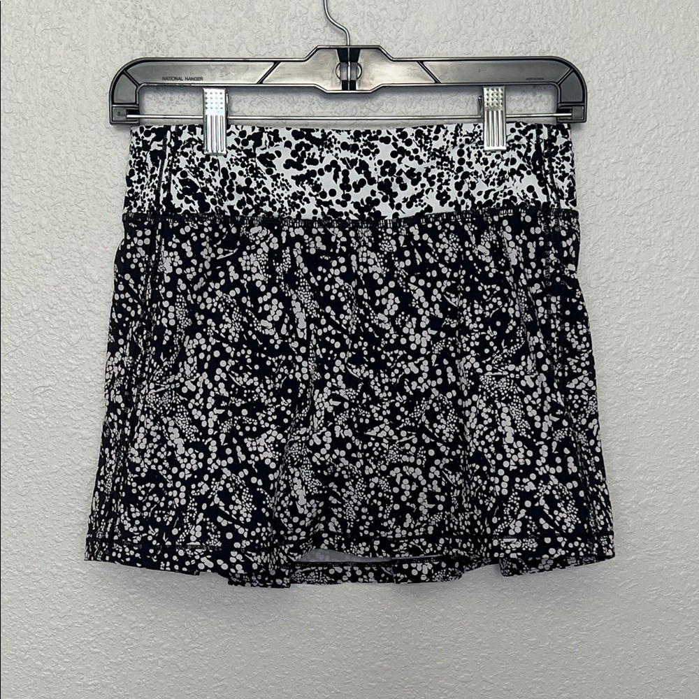 Lululemon Pace Rival Skirt Chirasu Black/Chirakasu Alpine White Size 4 Tall